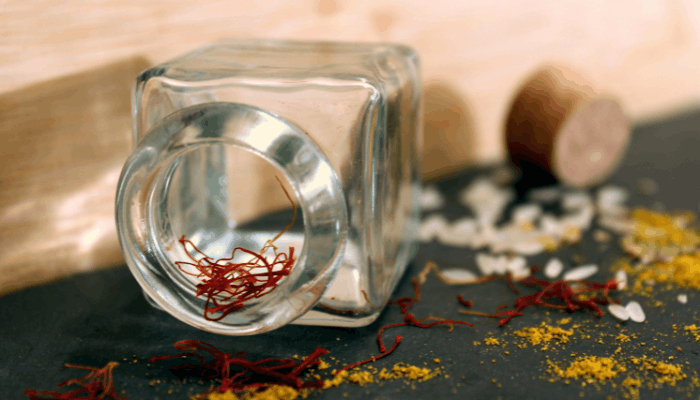 نگهداری و انبارداری زعفران: تازه نگه داشتن ادویه شما